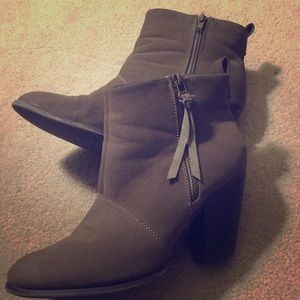 Heeled boots